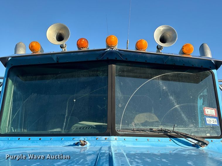 image for item EA7024 1993 Peterbilt 379 semi truck