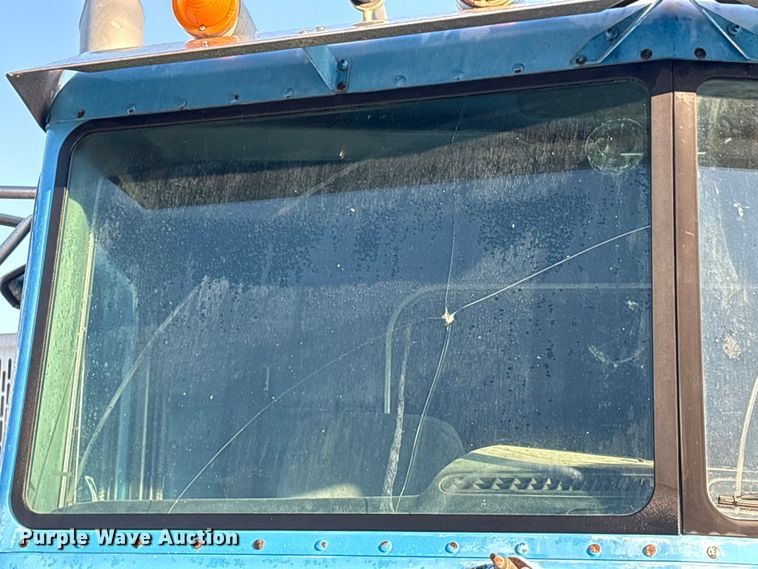 image for item EA7024 1993 Peterbilt 379 semi truck