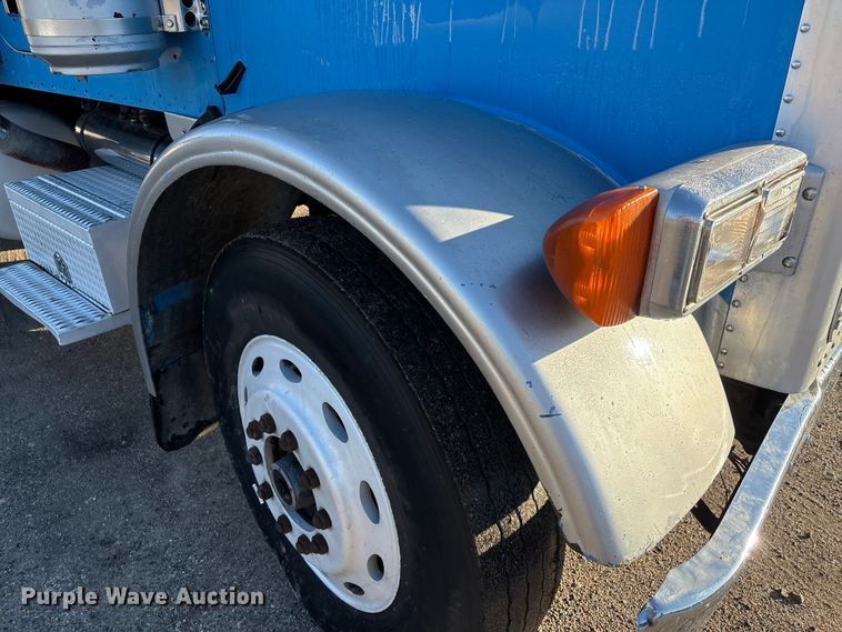 image for item EA7024 1993 Peterbilt 379 semi truck