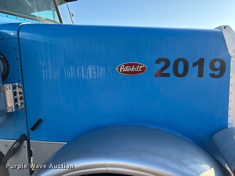 image for item EA7024 1993 Peterbilt 379 semi truck