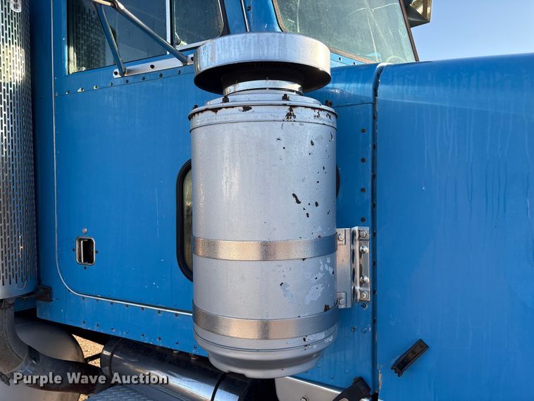 image for item EA7024 1993 Peterbilt 379 semi truck