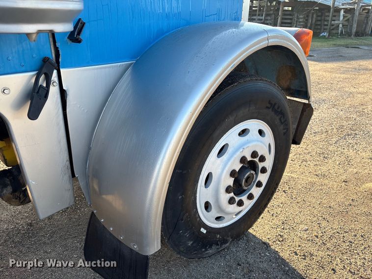 image for item EA7024 1993 Peterbilt 379 semi truck