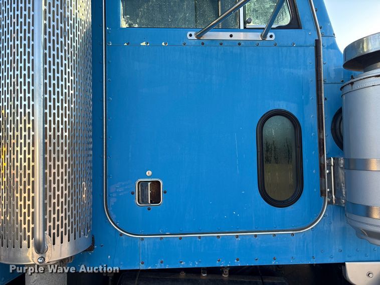 image for item EA7024 1993 Peterbilt 379 semi truck