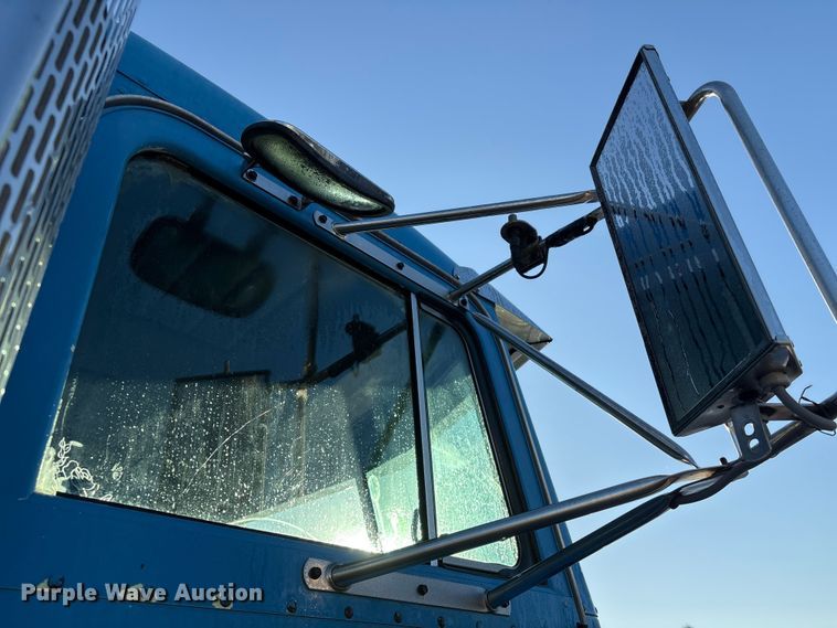 image for item EA7024 1993 Peterbilt 379 semi truck