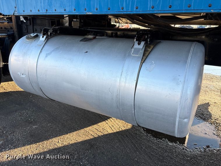 image for item EA7024 1993 Peterbilt 379 semi truck