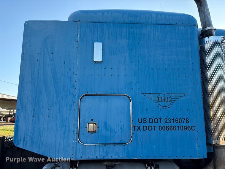 image for item EA7024 1993 Peterbilt 379 semi truck