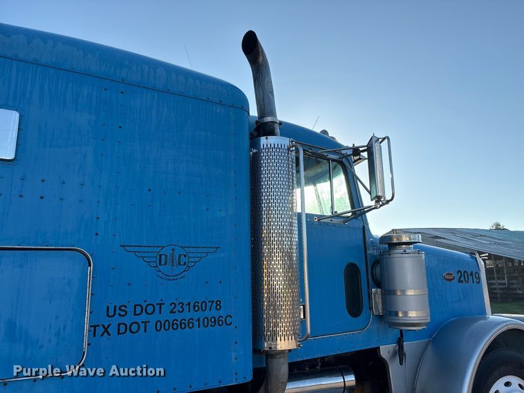 image for item EA7024 1993 Peterbilt 379 semi truck