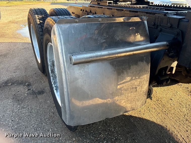 image for item EA7024 1993 Peterbilt 379 semi truck