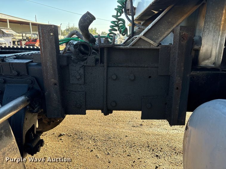 image for item EA7024 1993 Peterbilt 379 semi truck