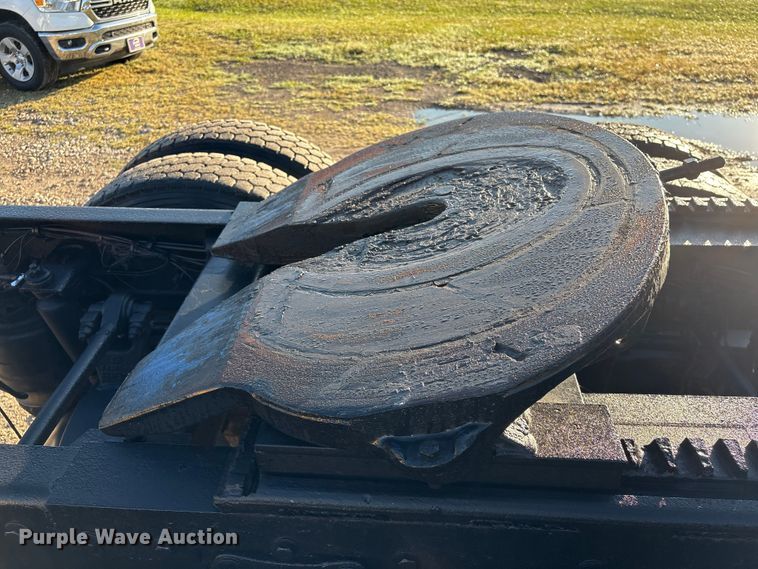 image for item EA7024 1993 Peterbilt 379 semi truck