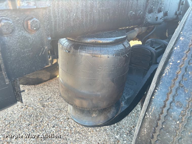 image for item EA7024 1993 Peterbilt 379 semi truck