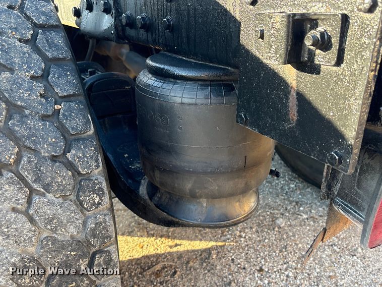 image for item EA7024 1993 Peterbilt 379 semi truck