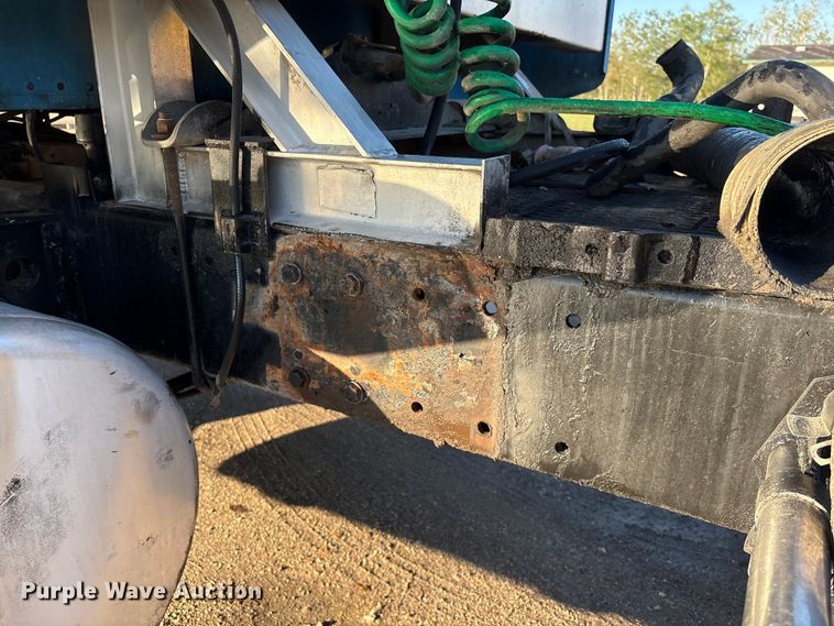 image for item EA7024 1993 Peterbilt 379 semi truck