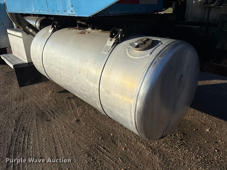 image for item EA7024 1993 Peterbilt 379 semi truck