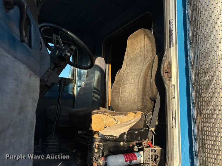 image for item EA7024 1993 Peterbilt 379 semi truck