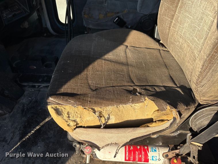 image for item EA7024 1993 Peterbilt 379 semi truck