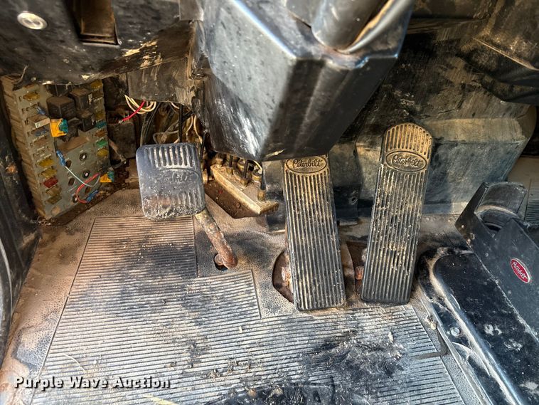 image for item EA7024 1993 Peterbilt 379 semi truck