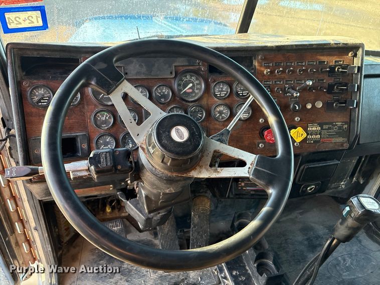 image for item EA7024 1993 Peterbilt 379 semi truck