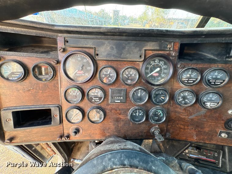 image for item EA7024 1993 Peterbilt 379 semi truck