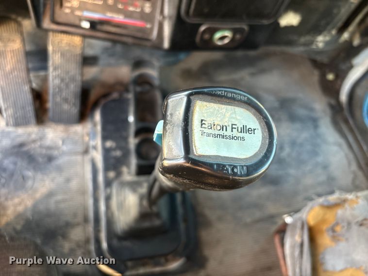 image for item EA7024 1993 Peterbilt 379 semi truck