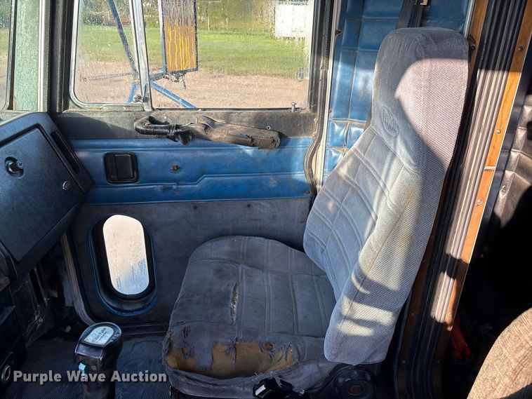 image for item EA7024 1993 Peterbilt 379 semi truck