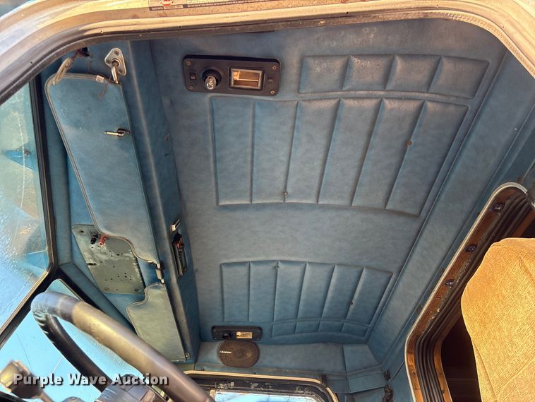 image for item EA7024 1993 Peterbilt 379 semi truck