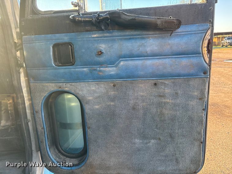 image for item EA7024 1993 Peterbilt 379 semi truck