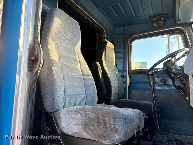 image for item EA7024 1993 Peterbilt 379 semi truck