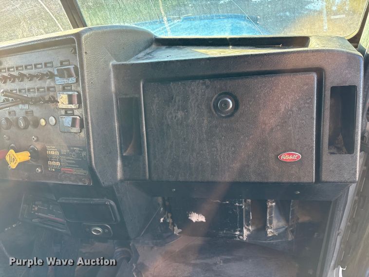 image for item EA7024 1993 Peterbilt 379 semi truck