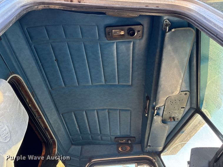 image for item EA7024 1993 Peterbilt 379 semi truck