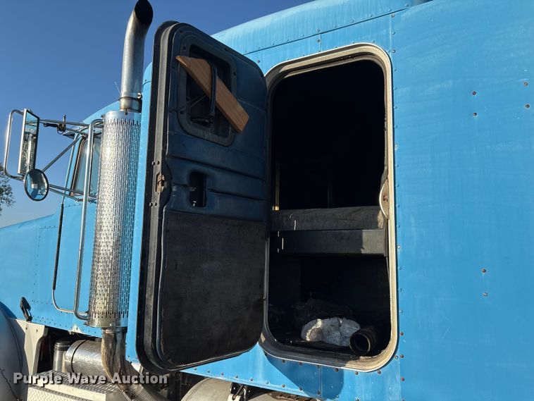 image for item EA7024 1993 Peterbilt 379 semi truck