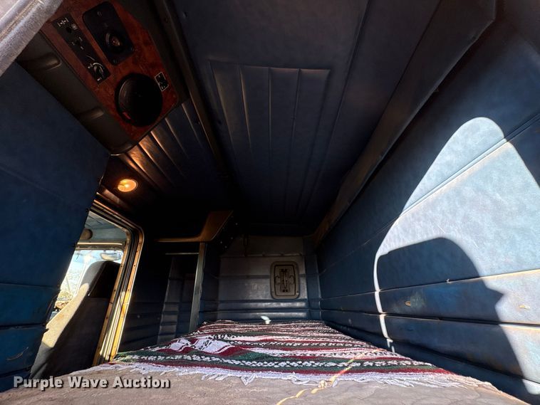 image for item EA7024 1993 Peterbilt 379 semi truck