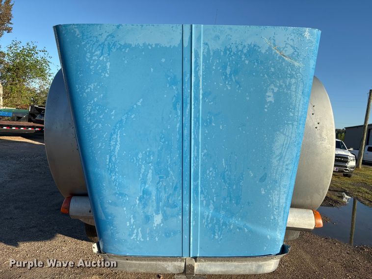 image for item EA7024 1993 Peterbilt 379 semi truck