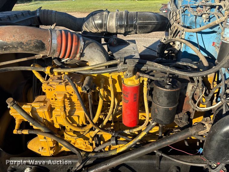 image for item EA7024 1993 Peterbilt 379 semi truck