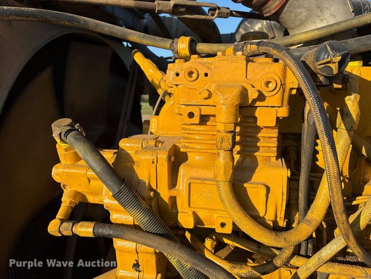 image for item EA7024 1993 Peterbilt 379 semi truck