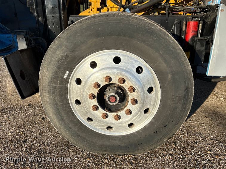 image for item EA7024 1993 Peterbilt 379 semi truck