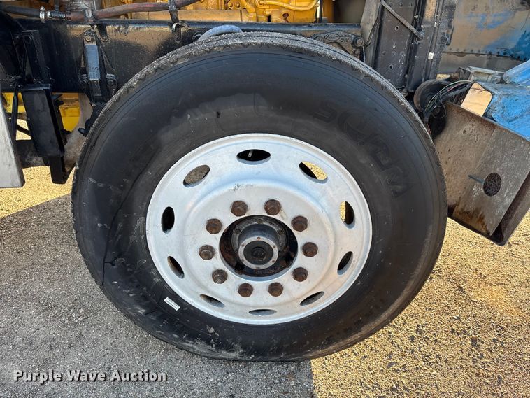 image for item EA7024 1993 Peterbilt 379 semi truck