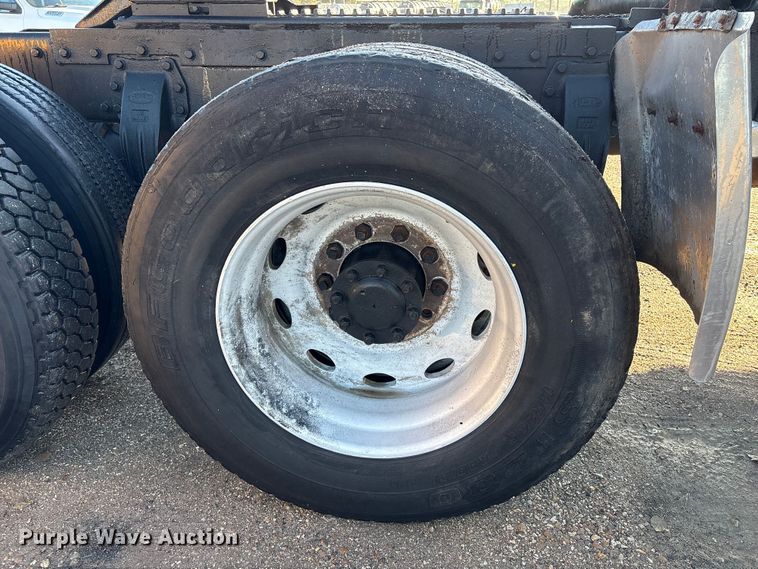 image for item EA7024 1993 Peterbilt 379 semi truck