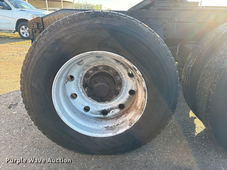 image for item EA7024 1993 Peterbilt 379 semi truck