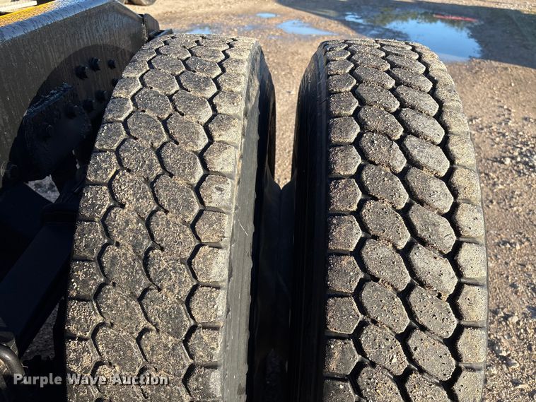 image for item EA7024 1993 Peterbilt 379 semi truck