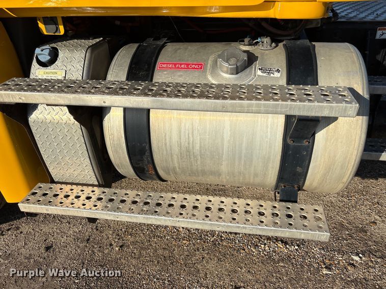 image for item EA7025 2018 Freightliner Cascadia 125 semi truck