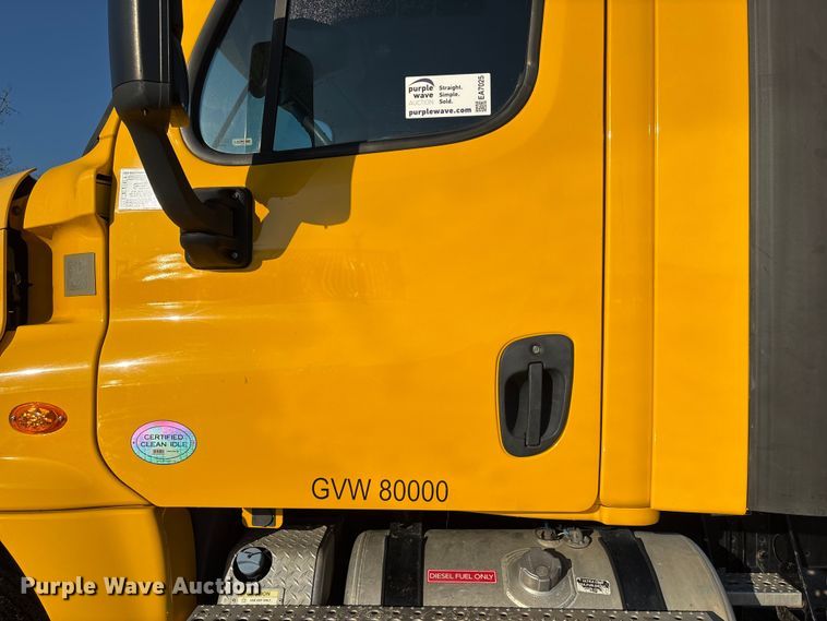 image for item EA7025 2018 Freightliner Cascadia 125 semi truck