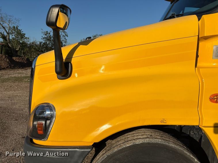 image for item EA7025 2018 Freightliner Cascadia 125 semi truck