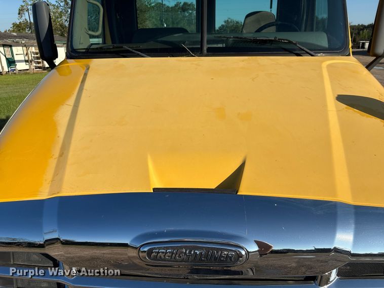 image for item EA7025 2018 Freightliner Cascadia 125 semi truck