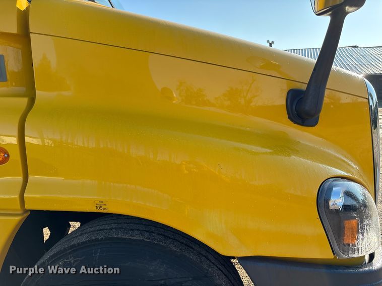 image for item EA7025 2018 Freightliner Cascadia 125 semi truck