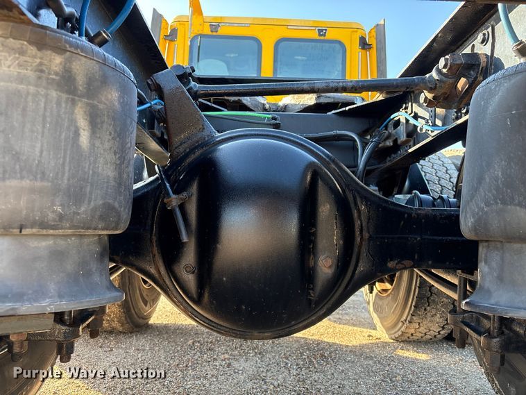 image for item EA7025 2018 Freightliner Cascadia 125 semi truck