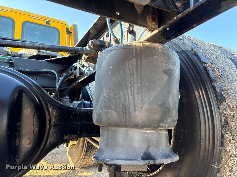 image for item EA7025 2018 Freightliner Cascadia 125 semi truck