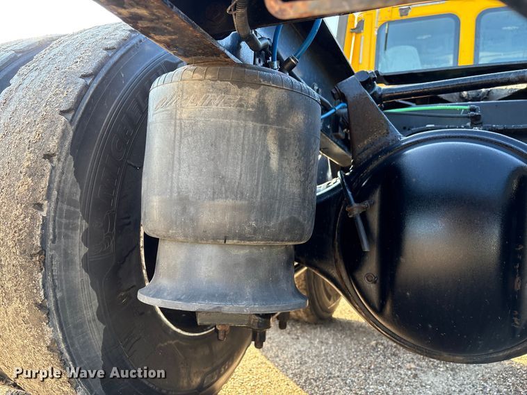 image for item EA7025 2018 Freightliner Cascadia 125 semi truck