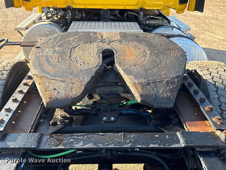 image for item EA7025 2018 Freightliner Cascadia 125 semi truck