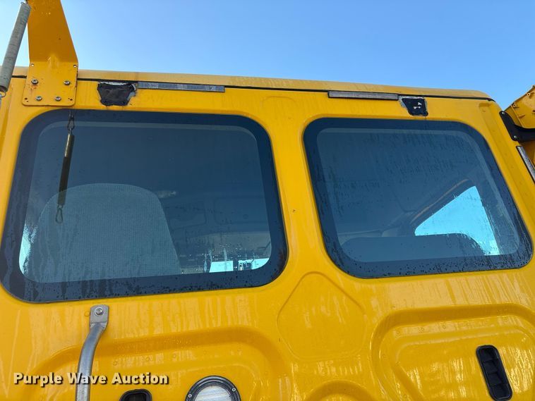 image for item EA7025 2018 Freightliner Cascadia 125 semi truck